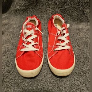 Sowift low top canvas sneaker size 9